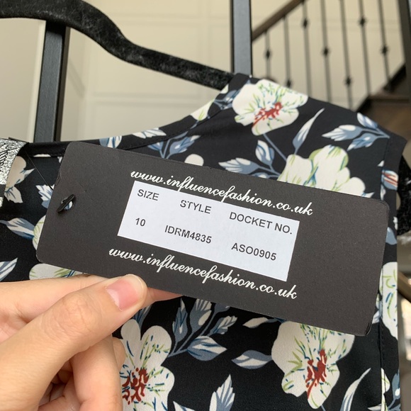 BRAND NEW!! Floral Dress - Picture 3 of 3